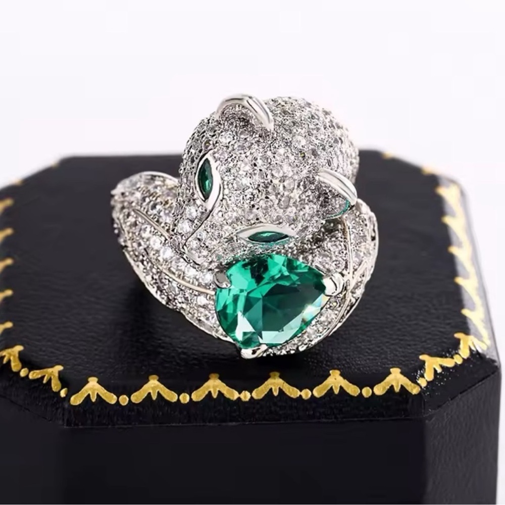 Panthere Diamond Green Crystal Silver Ring - Picture 2 of 7